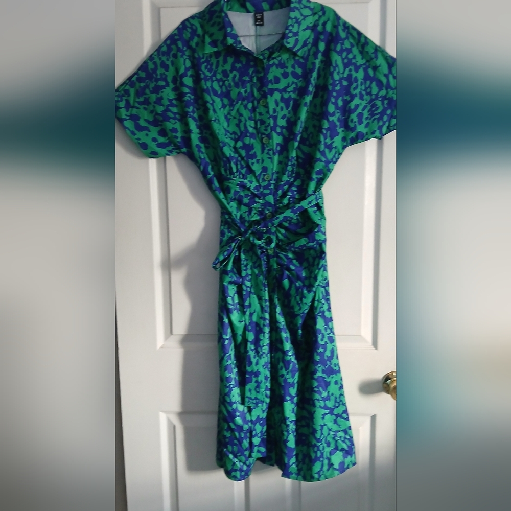 Elegant Green and Blue Patterned Dress - Picture 5 of 7